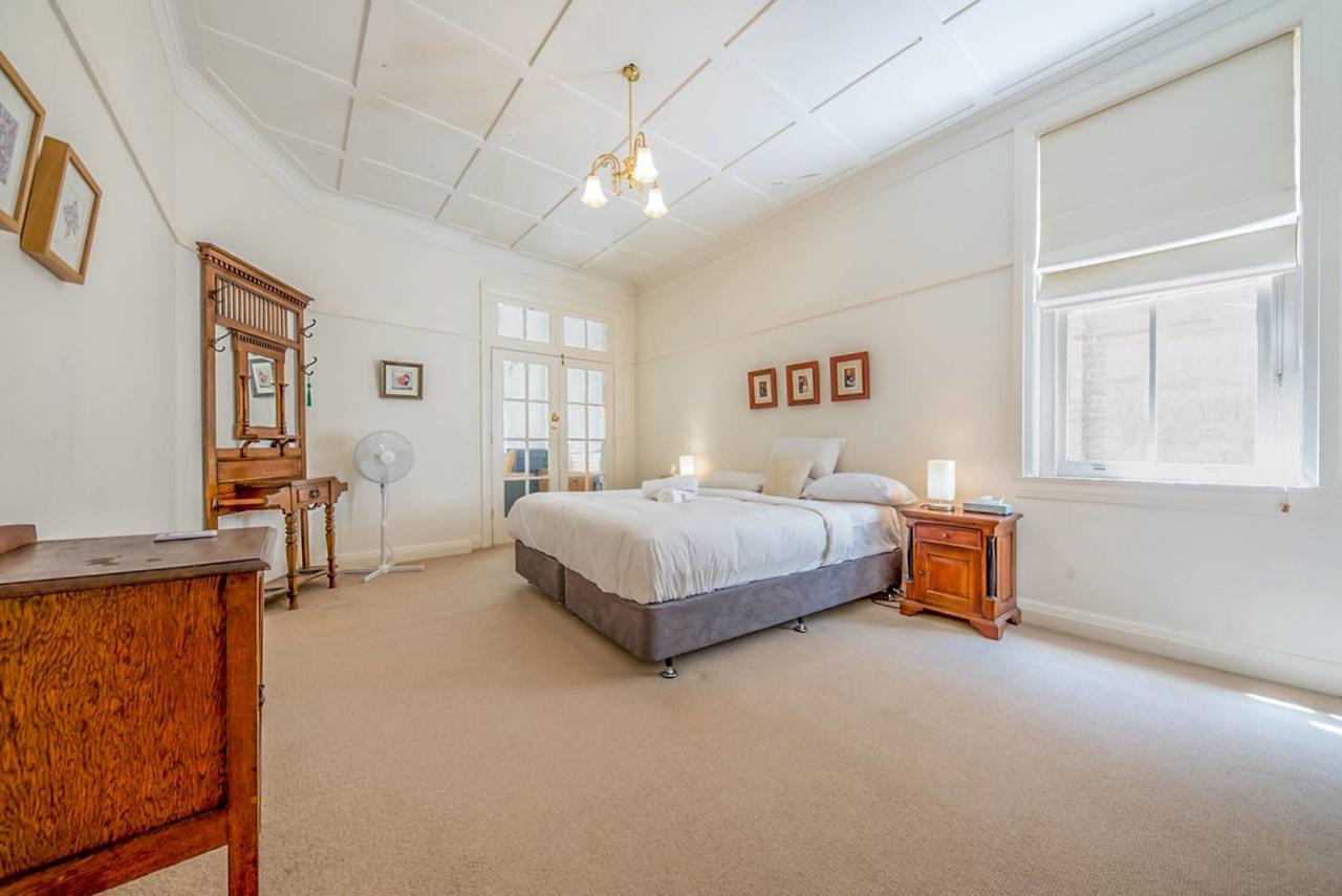 Spacious Art Deco 2 Bedroom Neutral Bay Gem *
