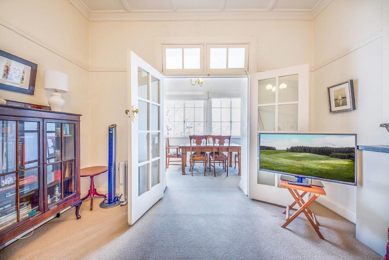 Spacious Art Deco 2 Bedroom Neutral Bay Gem