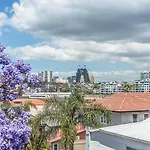 Spacious Art Deco 2 Bedroom Neutral Bay Gem